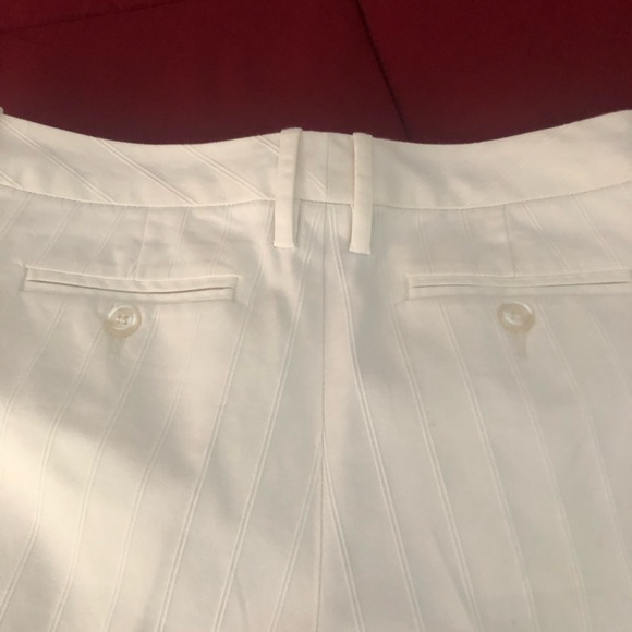 White pants with tiny tucks - Picture 6 of 7